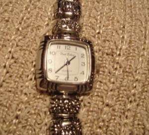 FRED BELAY SILVERTONE WOMENS WATCH   NEW BATTERY  