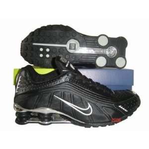  Nike Shox R4 Black/White/Silver Running Shoe Men,: Sports 