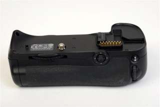 Genuine Nikon MB D10 Multi Power Battery Pack D700/D300/D300s  
