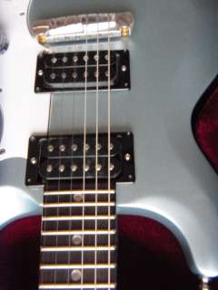 please visit PRS to learn more about this amazing guitar. It has strap 