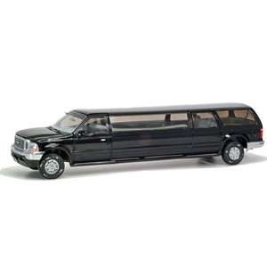  1/18 2004 Ford Excursion Limo: Toys & Games