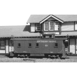    Cut Wood Caboose Kit   Southern Pacific   Class C 30 1 Toys & Games