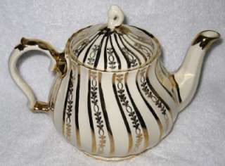 Sadler Tea Pot, England, 2488, Ivory & Gold  