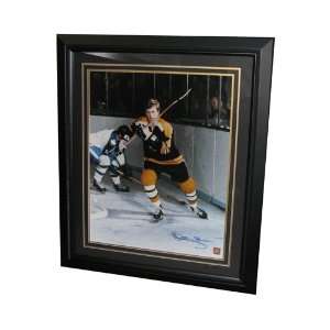  Autographed Bobby Orr Stick in Air 16x20 Framed: Sports 