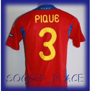  SPAIN HOME PIQUE 3 FOOTBALL SOCCER JERSEY SMALL: Sports 