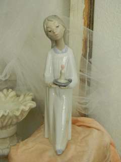 Beautiful Lladro Figurine~Girl with Candle~Mint!  