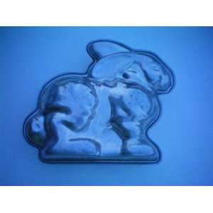  RETIRED Wilton Stand up [three dimensional] Bunny Rabbit Cake 