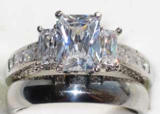 EMERALD CUT 3 STONE LADIES ENGAGEMENT WEDDING SIMULATED DIAMOND RING 