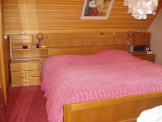 Schlafzimmer Eiche hell   Bett mit Überbau   Schrank   2 Kommoden in 