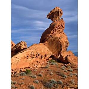  Balance Rock, Valley of Fire State Park, Nevada, USA 