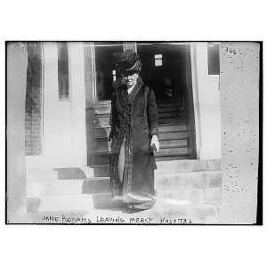  Photo Jane Addams leaving Mercy Hospital 1912