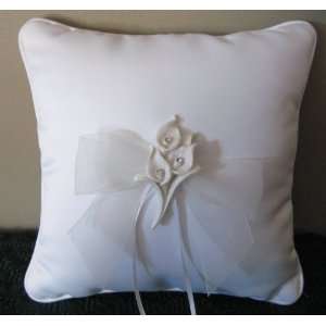  White Calla Lily Ring Pillow: Home & Kitchen